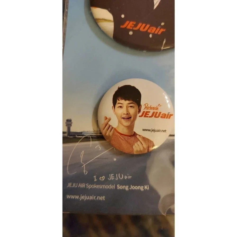 Song Joon Ki Rare JeJu air Pins New.‎